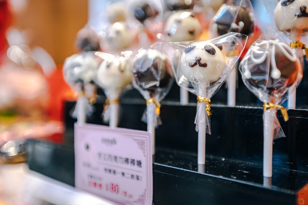 ▲熊貓造型的巧克力棒棒糖。（圖／寒武紀）