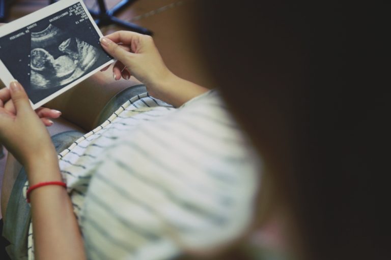  ▲整理出12種流產的常見原因，幫助媽咪防患未然，安心度過孕期。（圖／Shutterstock）