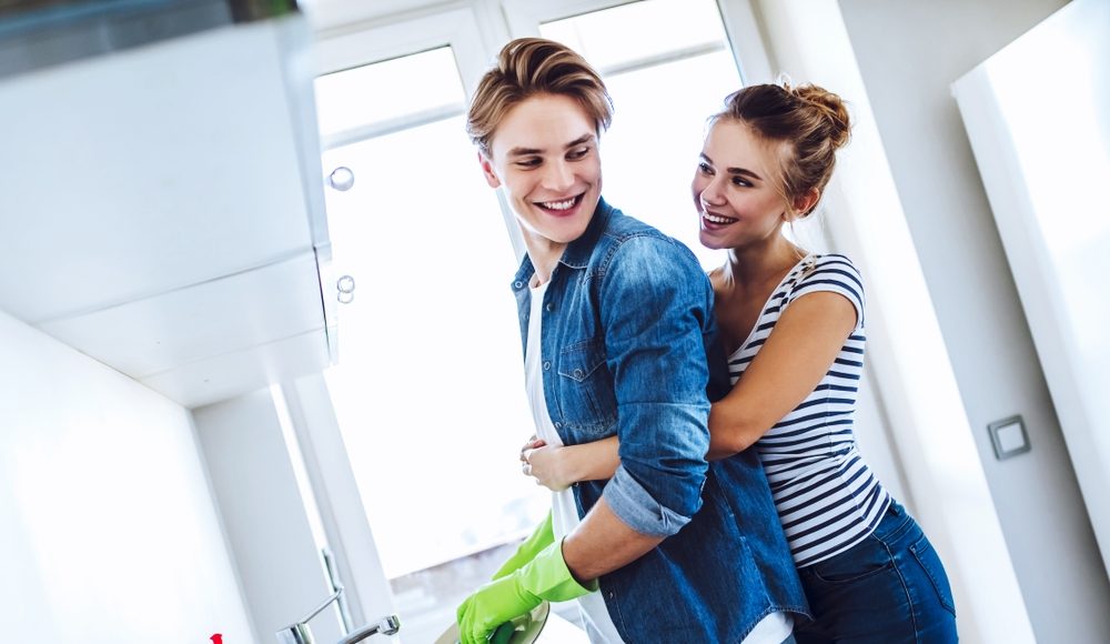  ▲家務事不是只有老婆的，是大家一起的，只要是一起居住的環境，大家就有責任一起住，甚至孩子也是！（圖／Shutterstock）