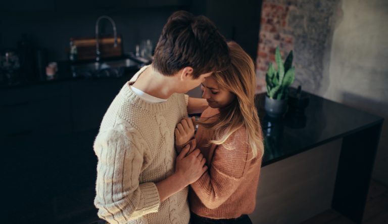  ▲心理學家 Lindsay Jernigan 提出了 3 個賦予愛情延續下去的方法。（圖／Shutterstock）