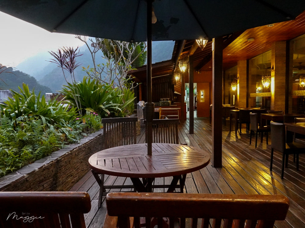 ▲六樓的露天空間，入夜後的景觀相當唯美。（圖／莓姬貝利食事旅行）