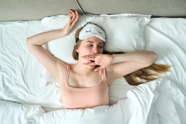 熬夜超傷身⋯睡前別做6大NG行為，加碼分享對抗焦慮的解壓食物！

