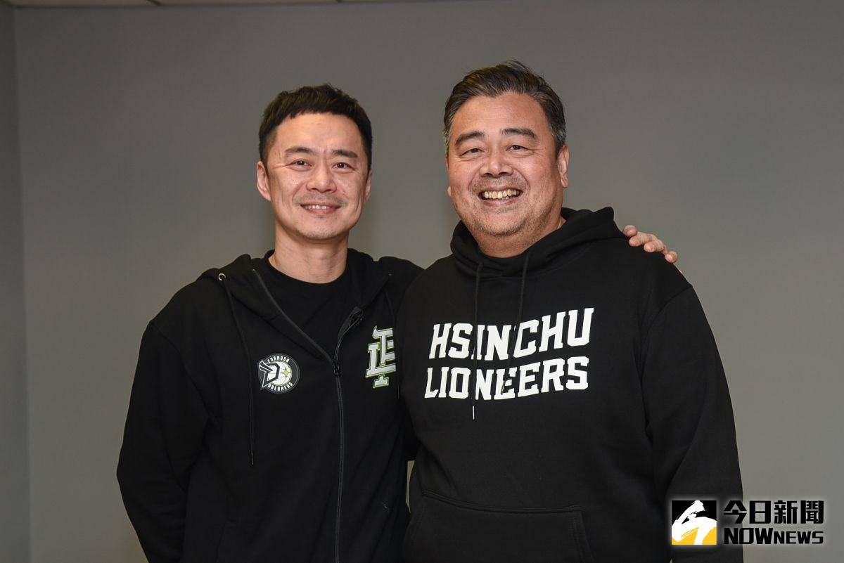 ▲NOWnews招牌Podcast節目《肯尼NOW星球》，第五集由「Kenny哥」高景炎(右)訪問P聯盟（P. League+）福爾摩沙台新夢想家董事長張承中。（圖／記者陳明安攝）