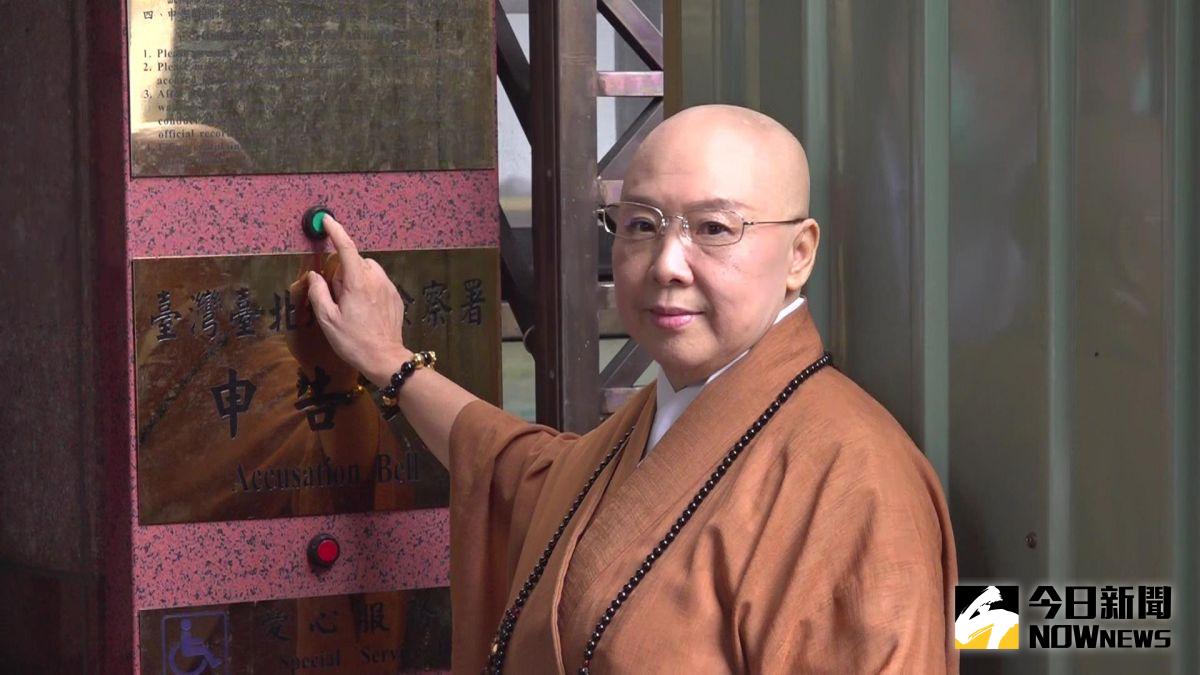 ▲恆述法師按鈴申告遭江信女子詐騙500萬。（圖／記者林柏年攝，2020.12.01）