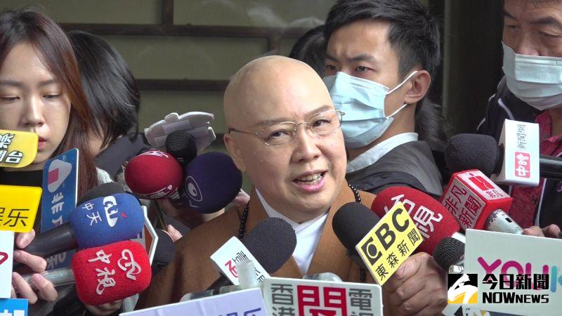 ▲恆述法師按鈴申告遭江信女子詐騙500萬。(圖/記者林柏年攝,2020.12.01)