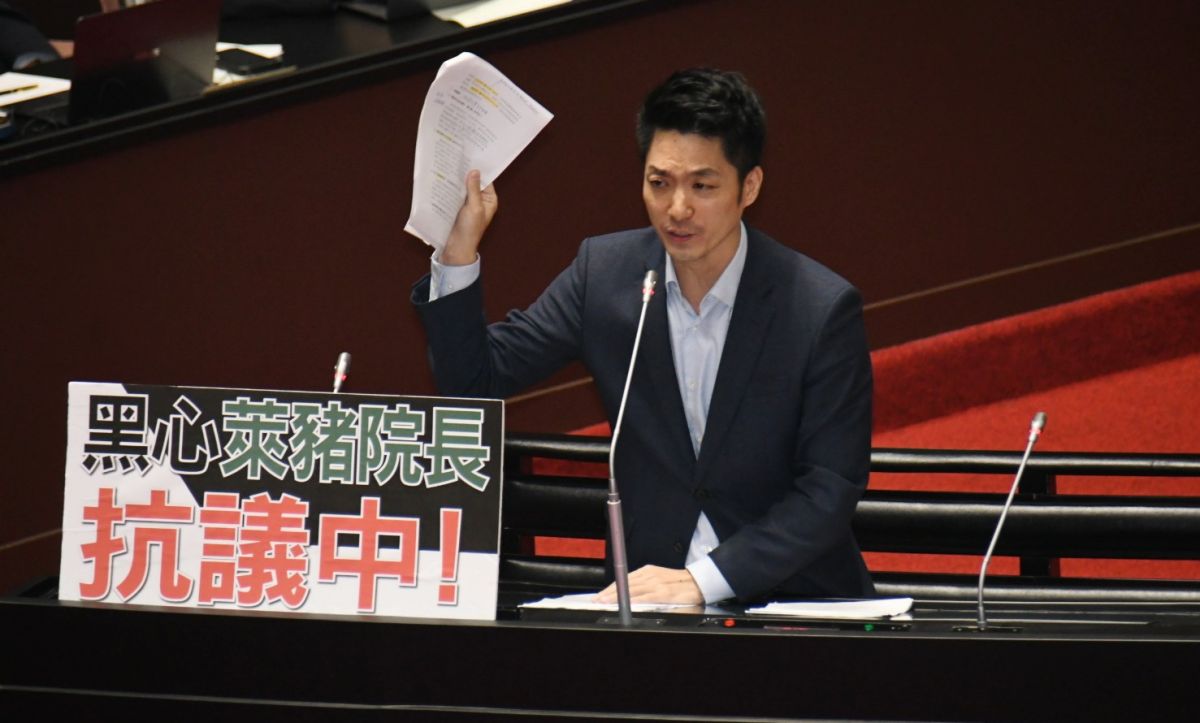 ▲國民黨立委蔣萬安要蘇貞昌承諾不會跳電，卻被反將一軍。（圖／記者林調遜攝）