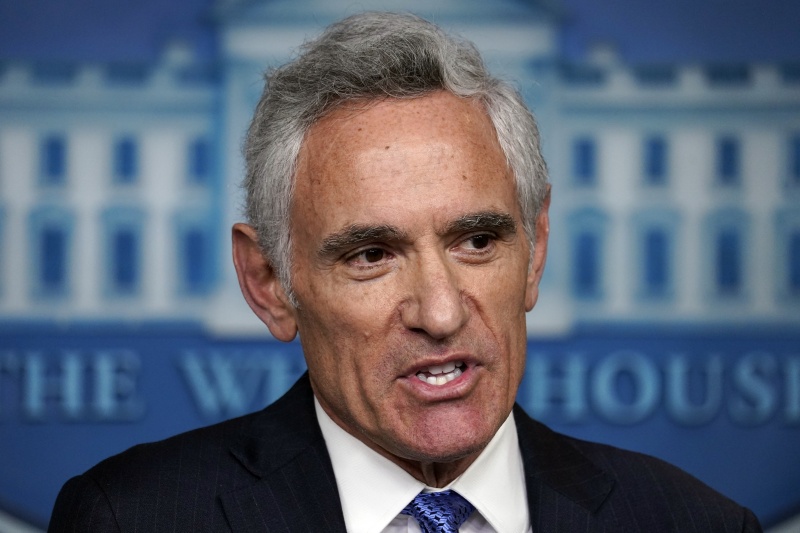 ▲美國媒體報導，總統川普最青睞，卻也因為反對配戴口罩及其他問題引發爭議的冠狀病毒顧問之一阿特拉斯（Scott Atlas）已經辭職。（圖／美聯社／達志影像）