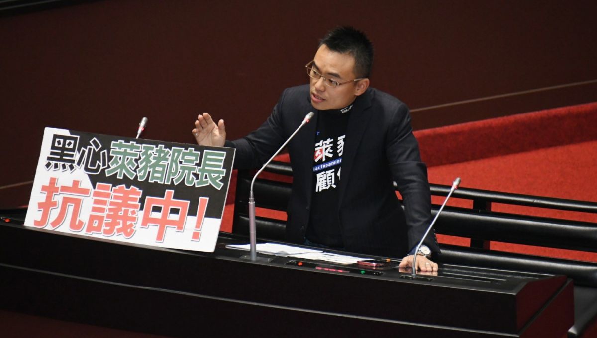 ▲國民黨立委洪孟楷質疑行政院解編體發會決議。(《NOWnews今日新聞》資料照)