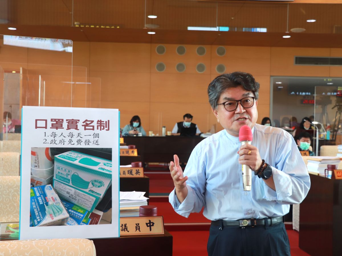 ▲議員李中建議，政府規定全面帶口罩，市府是否有能力每日發送民眾一個口罩(圖／柳榮俊攝2020.12.1)