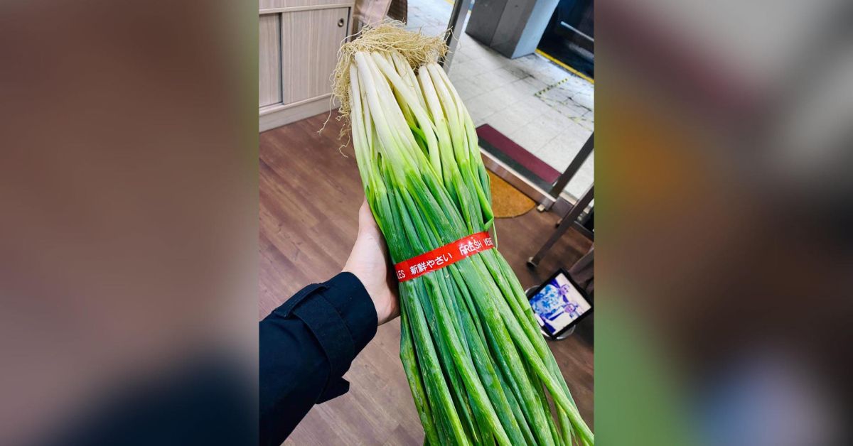 ▲一整把蔥的份量驚人，售價也出乎意料。（圖／翻攝臉書《爆怨公社》）