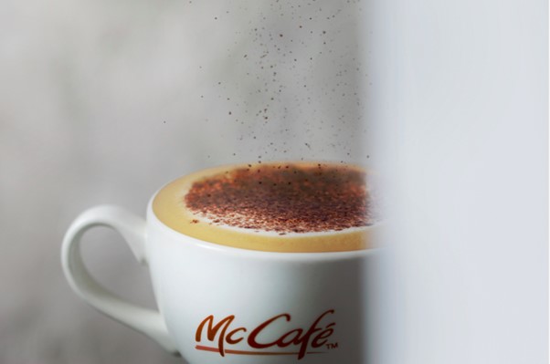 ▲McCafé套餐咖啡喝完一杯還能以16元的優惠價格續杯。（圖／品牌提供）