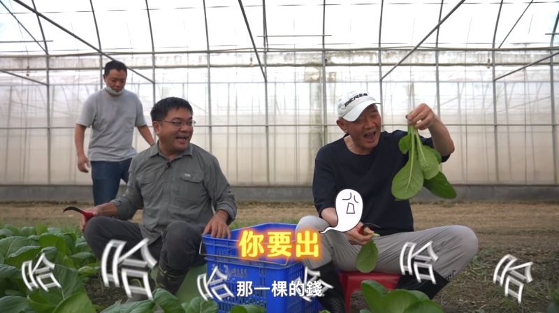 ▲特力集團總裁何湯雄近年來以個人名義投入健康生活事業,自今年8月開設個人影音頻道分享健康生活。圖為一日農夫體驗。(圖/擷取自youtube頻道:跟著Tony總裁健康go)