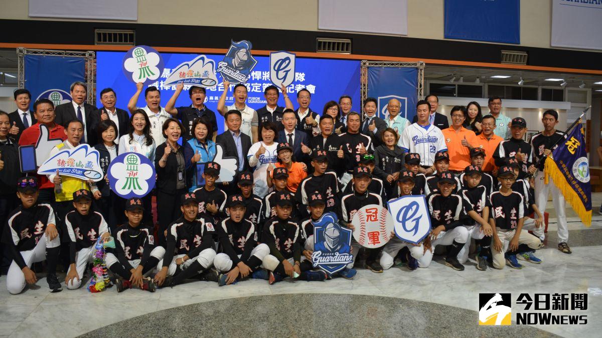 ▲嘉義市府與中華職棒富邦悍將簽署職棒訓練基地合作協定。（圖／記者郭政隆攝影2020.12.3）