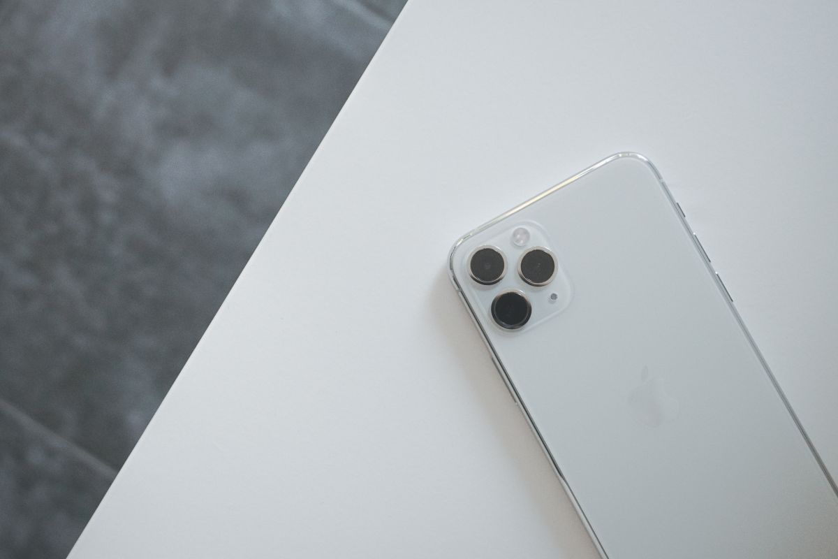 ▲PTT的一位iOS板10多年老板主，日前發了「關箱文」宣佈不再使用iPhone，引發熱議。（示意圖，取自unsplash）