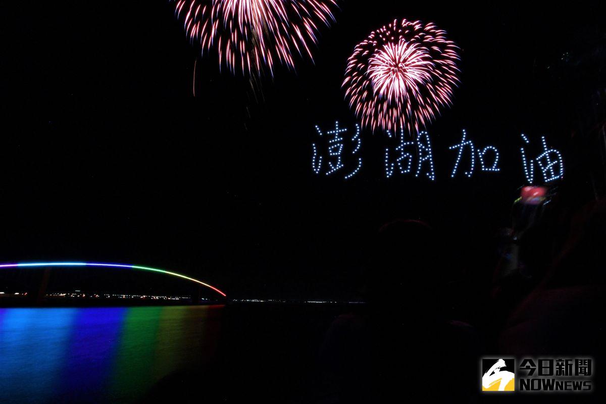 ▲澎湖縣政府在縣長賴峰偉力行「超前布署」、「禦敵從嚴」的防疫政策下，成功維持「零確診」，進而造就今年6月份開始的澎湖觀光大爆發。（圖／記者張塵攝，2020.12.03）