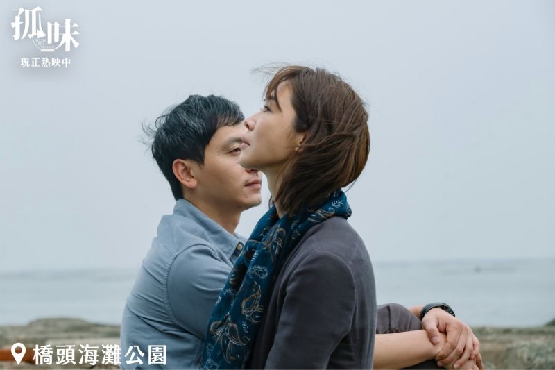 ▲謝盈萱(右)在片中飾演的大姊,有一種讓男生停下腳步的魅力。(圖/《孤味》劇照)