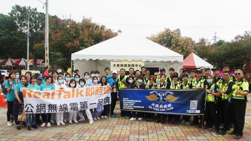 ▲主辦單位、醫療救護隊、機動工作人員,彼此都透過RealTalk即時通系統對講機來協調賽事工作及聯繫。(圖/記者郭俊暉攝)