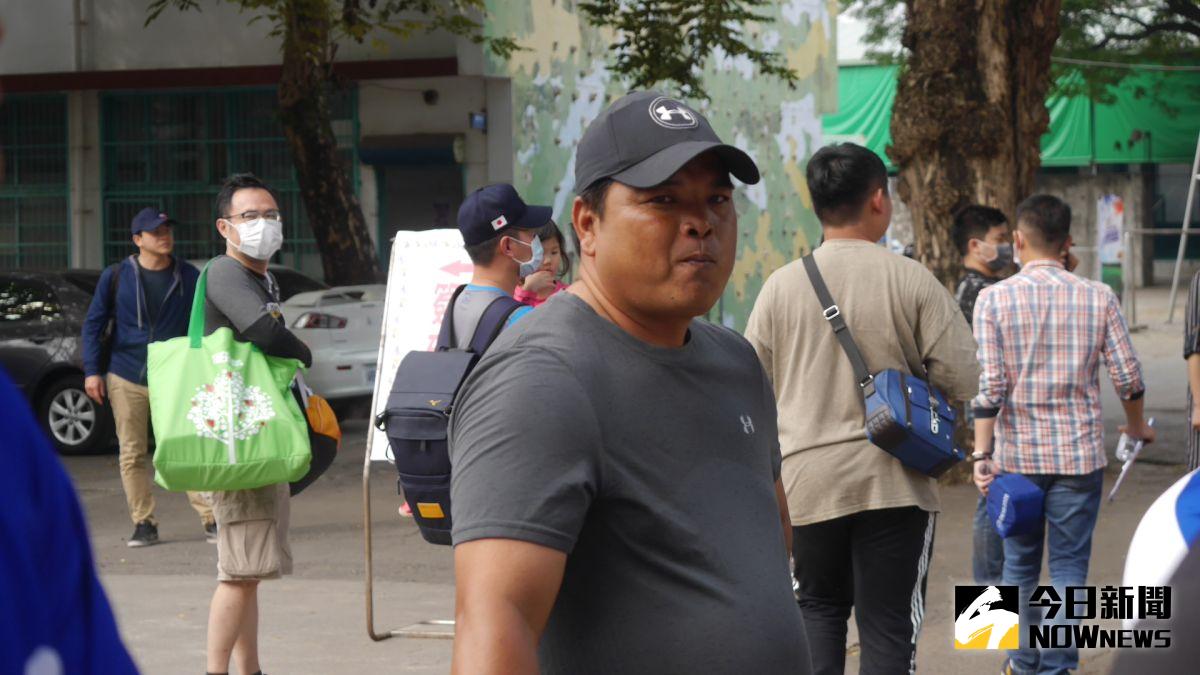 ▲戴龍水回憶美和中學被退隊往事。（圖／吳政紘攝）