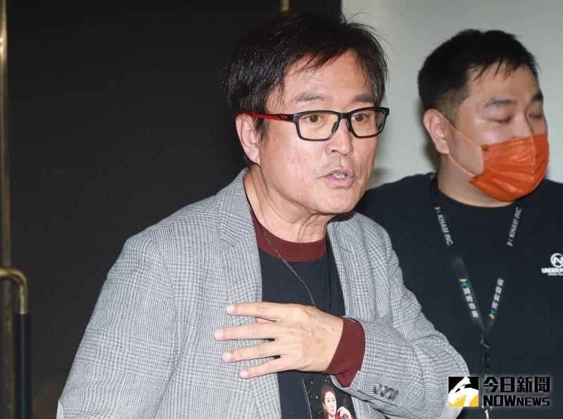 ▲李翊君《翊如既往》演唱會,老公檢場現身開玩笑表示老婆演唱會他負責當招待。。(圖/記者葉政勳攝