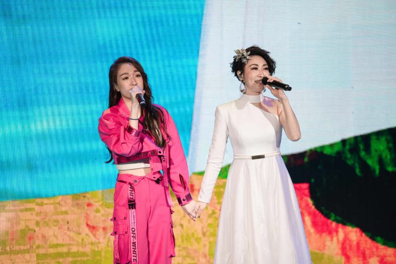 ▲李翊君在TICC舉辦演唱會,女兒香奈兒擔任嘉賓之一。(圖/寬宏藝術提供)