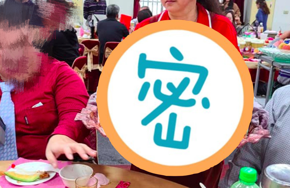 ▲網友分享去吃婚宴時看到甜點嚇到。（圖／翻攝爆廢公社二館）