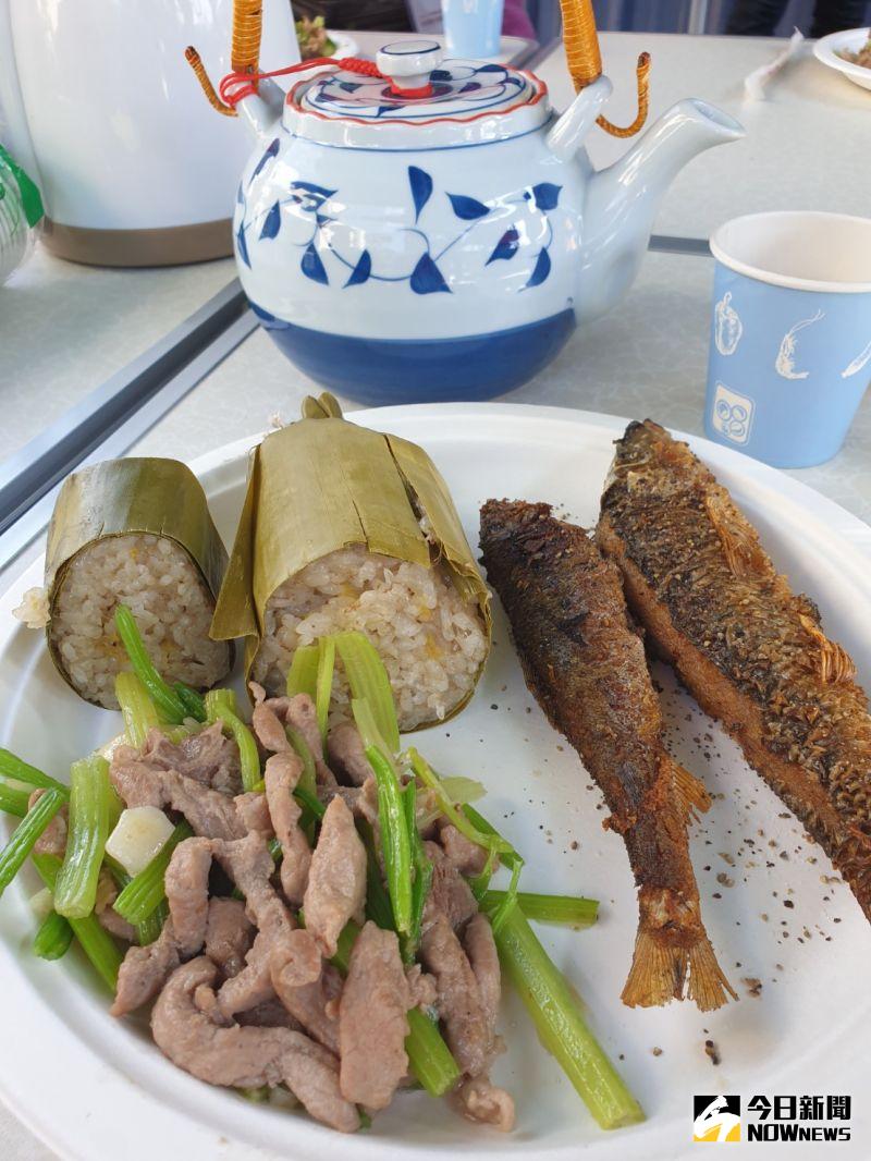 ▲和平南勢部落推廣部落風味餐,溪魚、山豬肉加上香蕉飯,讓都市遊客讚聲不斷。(圖/記者金武鳳攝,2020.12.7)