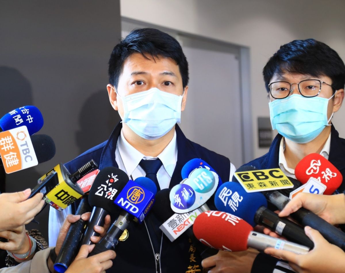 ▲台北市長柯文哲到中捷公司了解狀況，中市府交通局長葉昭甫受訪時表示，柯文哲在聽取簡報後表示，北捷局一定負責到底。(圖／柳榮俊攝2020.12.7)