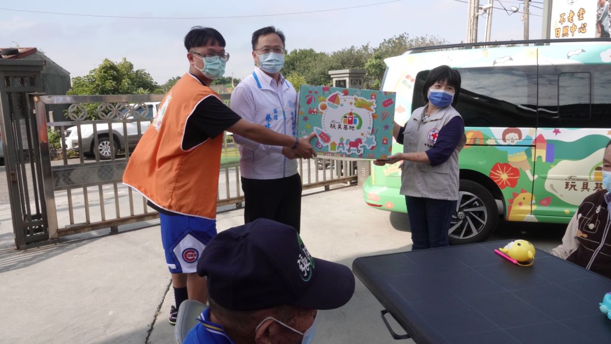 ▲台塑企業Formosa樂活圈玩具基地所出動滿載二手玩具的行動玩具車，今日開始環島送愛心。（圖／記者洪佳伶攝，2020.12.07）