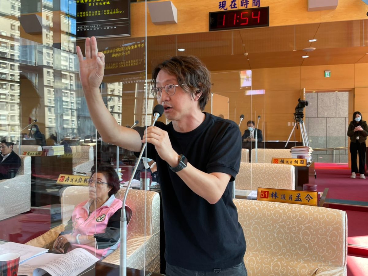 ▲議員江肇國指出，「中台灣區域治理平台」110年度預算經費暴增到576萬8千，根本是浮編預算。(圖／柳榮俊攝2020.12.7)