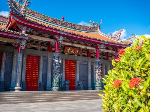 ▲有網友大讚行天宮是「宮廟清流」,引發熱議。(圖/翻攝自「行天宮五大志業」臉書) ▲行天宮是許多台北人的信仰中心,可免費拿取文昌筆也深受考生歡迎。(圖/翻攝自「行天宮五大志業」臉書)
