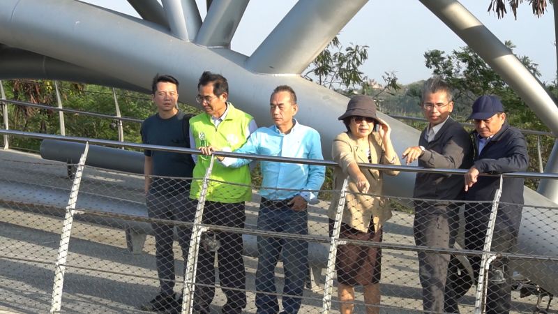 ▲女兒橋至運動公園段高灘地的觀光潛力，蘇治芬將打造完整的水岸空間。（圖／記者蘇榮泉攝，2020.12.07）