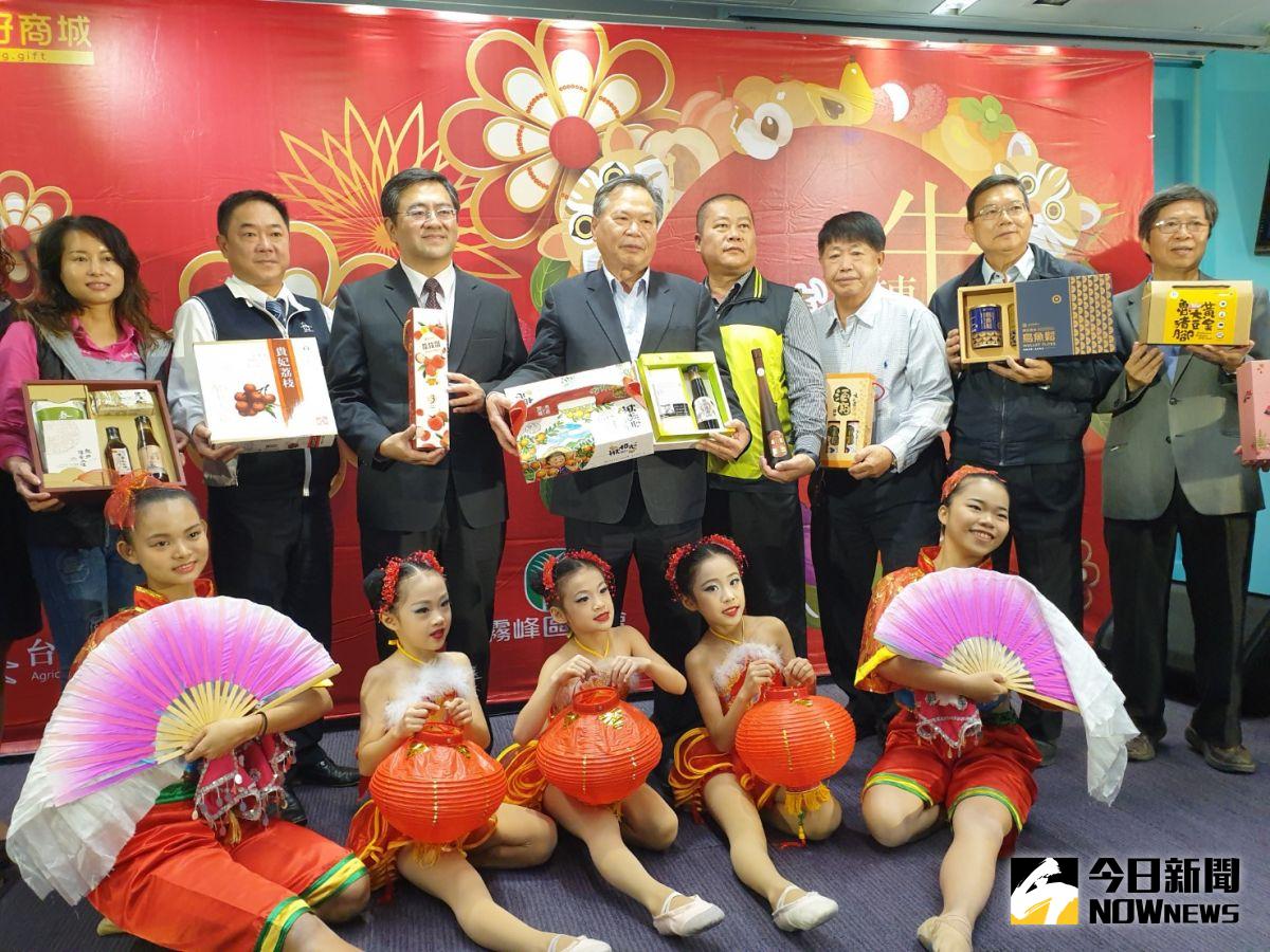 ▲台中市府搶攻網購商機，年關之際舉辦網購節，利用線上購物便利性行銷台中農特產品。（圖／記者金武鳳攝，2020.12.8)