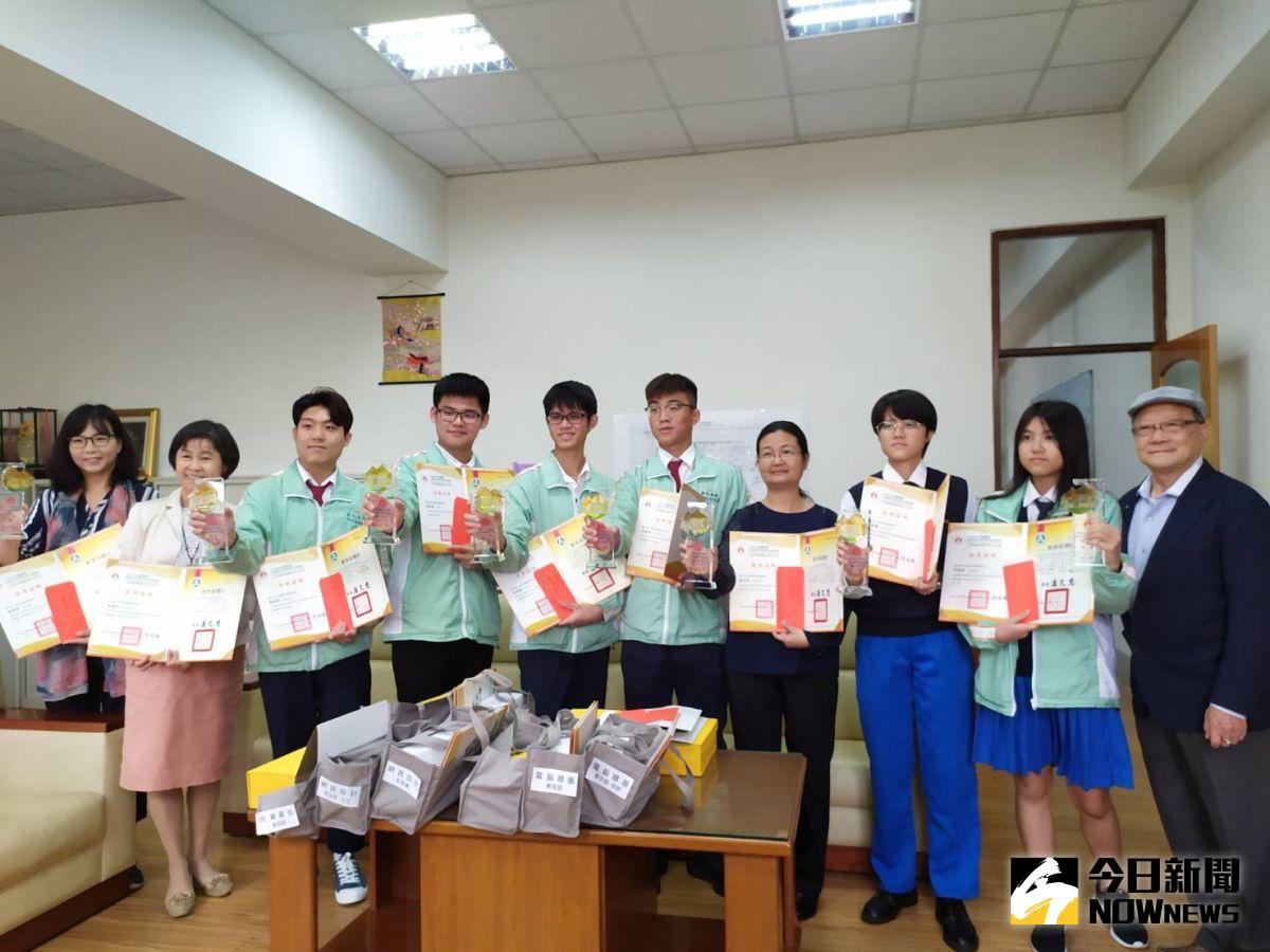 ▲彰化高商在全國商業類學生技藝競賽成績優異，榮獲4項金手獎、3項優勝獎，會計資訊職種更蟬聯全國第一。（圖／記者葉靜美攝，2020.12.08）