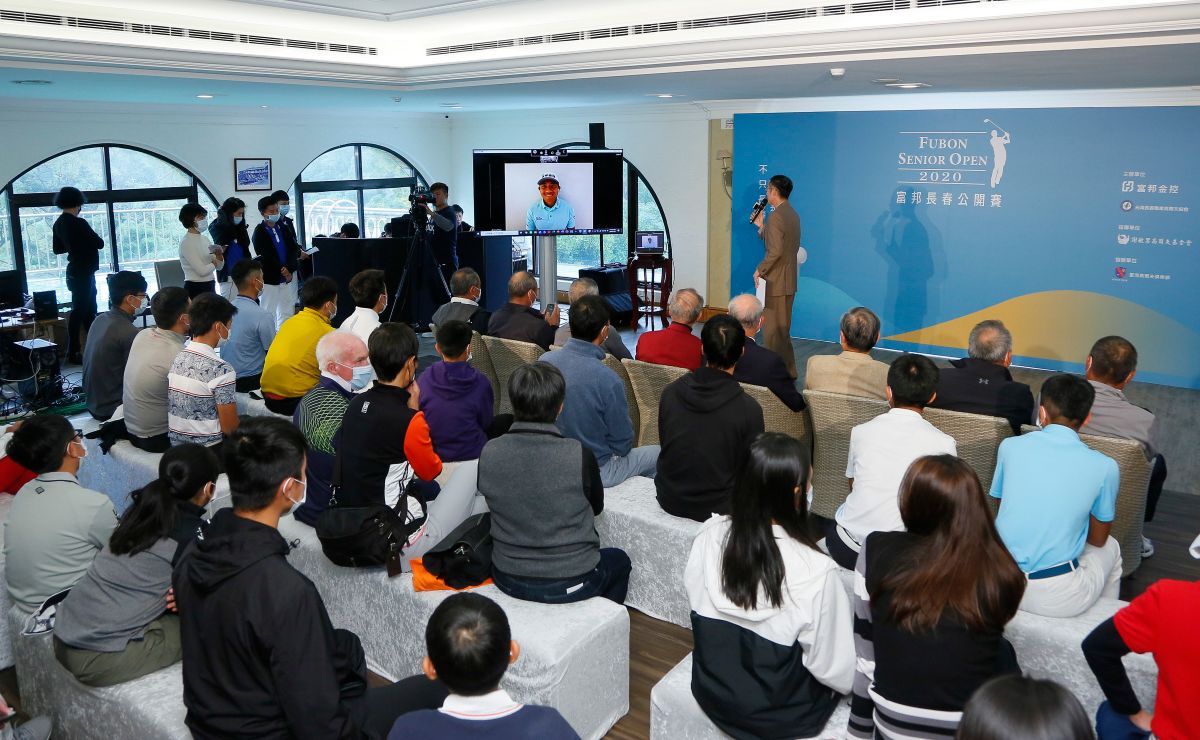 ▲2020富邦長春公開賽傳承營透過視訊連線，與自我隔離中的富邦贊助選手潘政琮進行視訊連線。（圖／富邦長春公開賽提供）