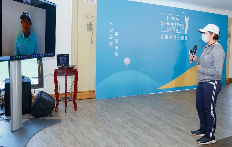 ▲業餘小將張雅淳透過視訊連線向潘政琮請益。(圖/富邦長春公開賽提供)