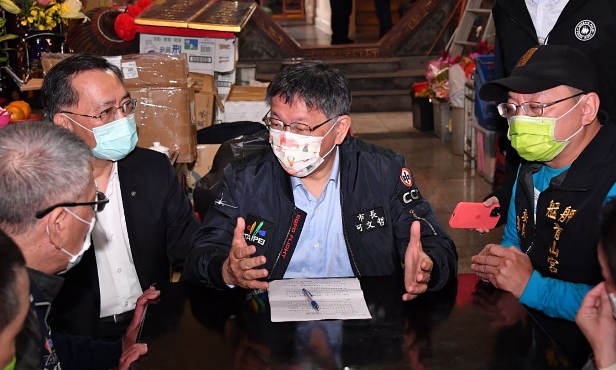 ▲台北市長柯文哲8日下午前往青山宮參與青山祭檢討會，會後接受媒體訪問時，被問到社宅的租金與補貼分開計算，會不會很擾民一事，柯文哲脫口而出表示「不要以為我很笨」，強調北市府進行E化後，不會造成民眾困擾。（圖／台北市政府提供）