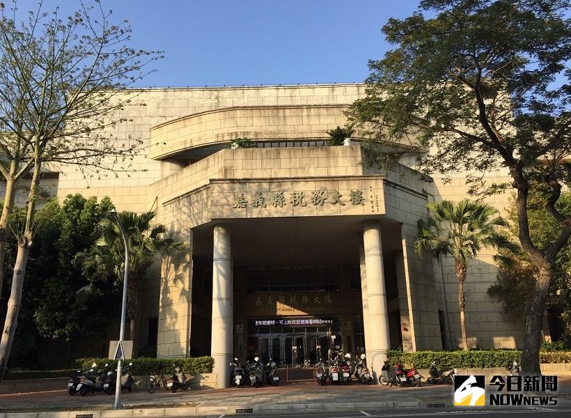 ▲嘉義縣政府財政稅務局呼籲，為荷包著想，如有滯欠使用牌照稅的納稅義務人請儘速繳納，以免違章受罰。(圖／記者陳惲朋攝）