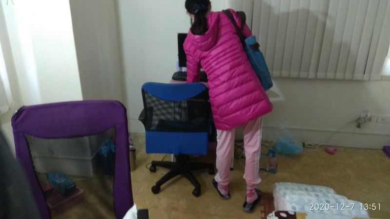 ▲謝女體重也只有36公斤瘦弱好比「紙片人」。(圖/記者陳雅芳翻攝,2020.12.
