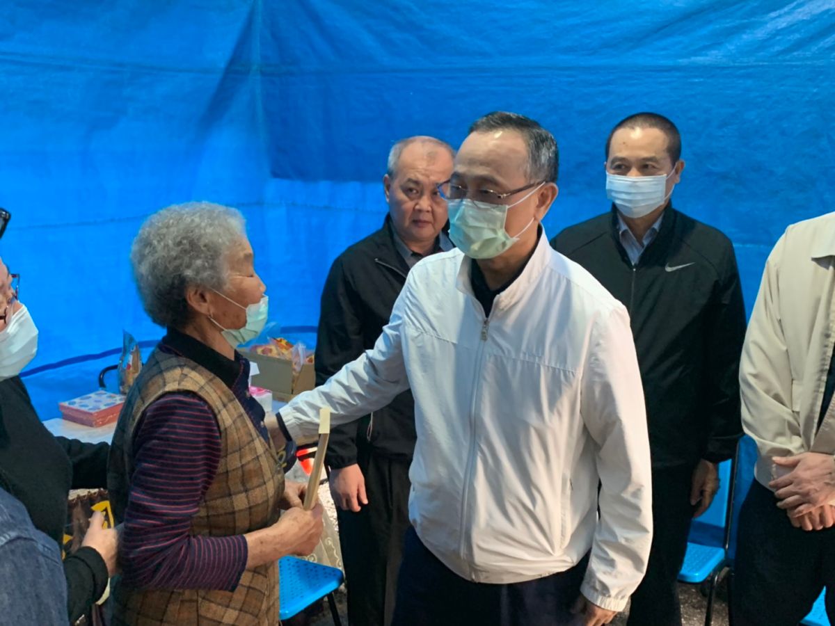 ▲警政署長陳家欽親至雲林縣西螺分局因公死亡王姓員警靈堂致哀並慰問家屬。（圖／記者蘇榮泉攝，2020.12.09）