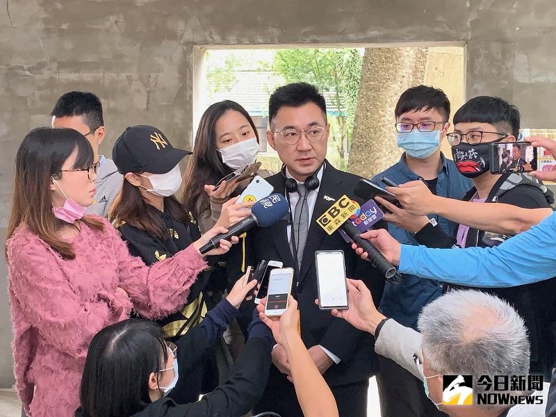 ▲江啟臣受訪時痛批，彭文正的演講被扣帽子，等於走回以前的白色恐怖，令人遺憾。(圖/記者康子仁攝)