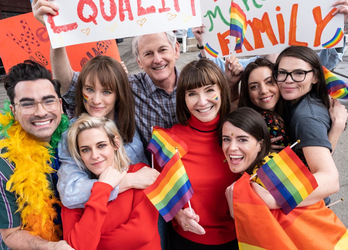 ▲克莉絲汀史都華（前排左）恭喜台灣通過同婚法案。（圖／索尼影業）