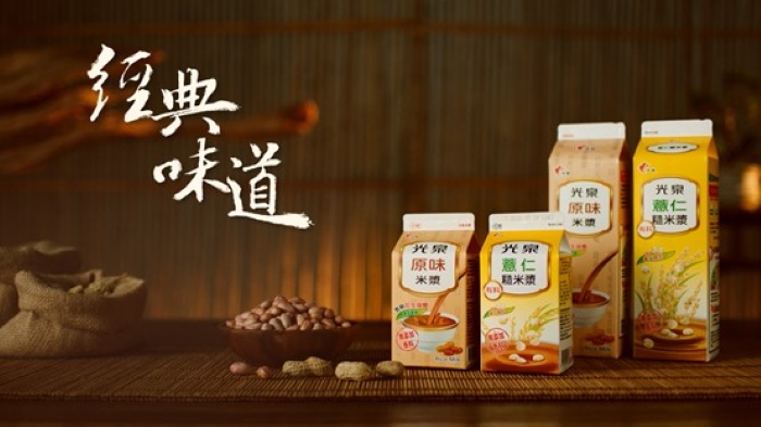▲三年每天一罐光泉米漿,竟促成好姻緣,就連品牌公關也看到這個故事。(圖/光泉提供)