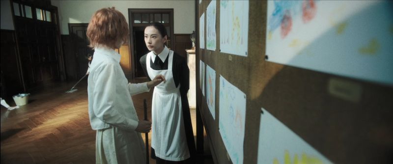 ▲▼片中,北川景子(上圖左,下圖右)是可怕的孤兒院媽媽。(圖/甲上)