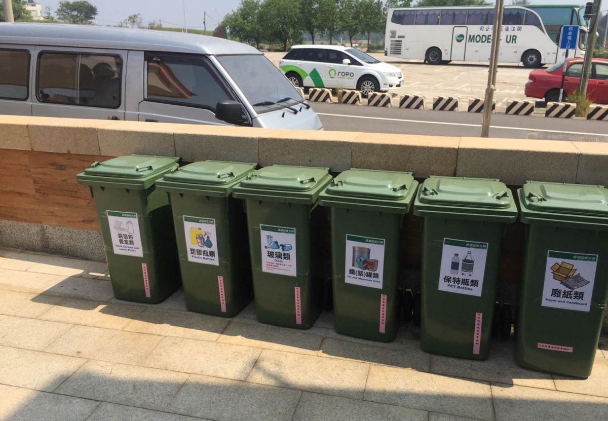 ▲受到新冠肺炎疫情影響與外送平台興起，近年廢紙餐具回收量大幅增加。（示意圖／金門縣環保局）