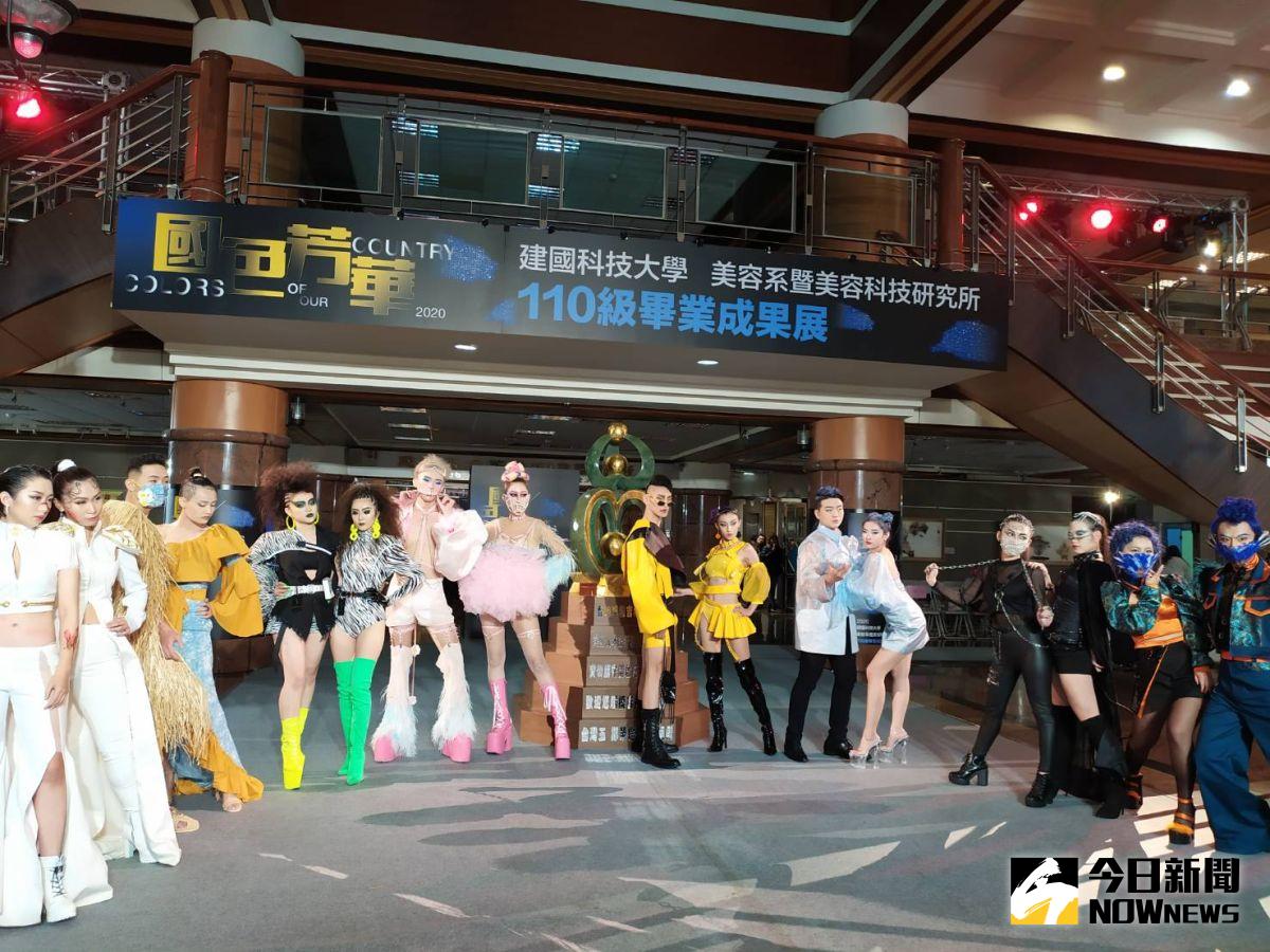 ▲受到疫情影響建國科大美容系1 10成果展縮小規模卻很溫馨。（圖／記者陳雅芳攝，2020.12. 10）