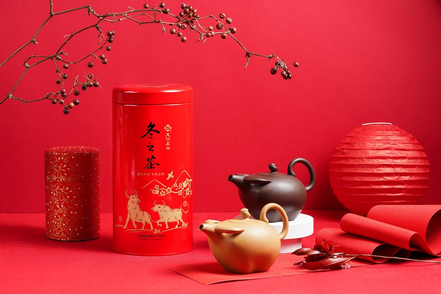 ▲冬之茶特價1,212元／罐 (售價1,320元／337.5公克/罐)，耕心牛壺售價1,380元／只（圖／資料照片）