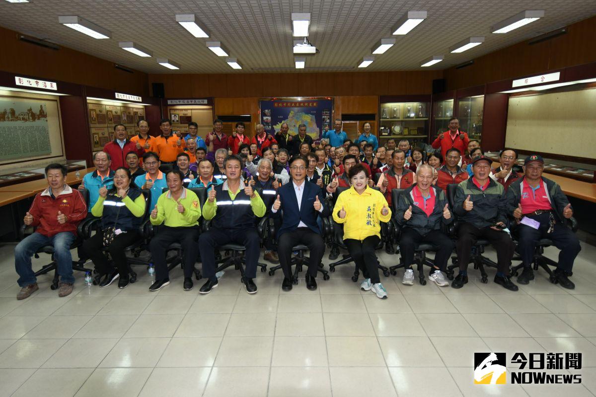 ▲彰化市公所頒社區守望相助隊裝備補助款及獎勵金，市長林世賢感謝暗夜無名英雄的付出與努力。（圖／記者陳雅芳攝，2020.12. 11）