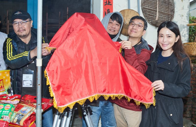 ▲公視台語片《竹叢下的八色鳥》由金鐘導演王傳宗(左1)執導。(圖/記者蘇榮泉攝,2020.12.11)