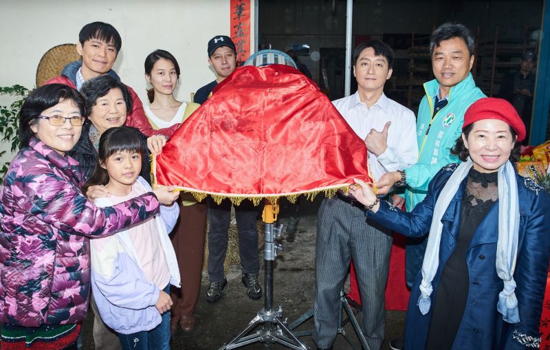 ▲《竹叢下的八色鳥》在林內鄉拍攝,地方人士參與開鏡儀式。(圖/記者蘇榮泉攝,2020.12.11)