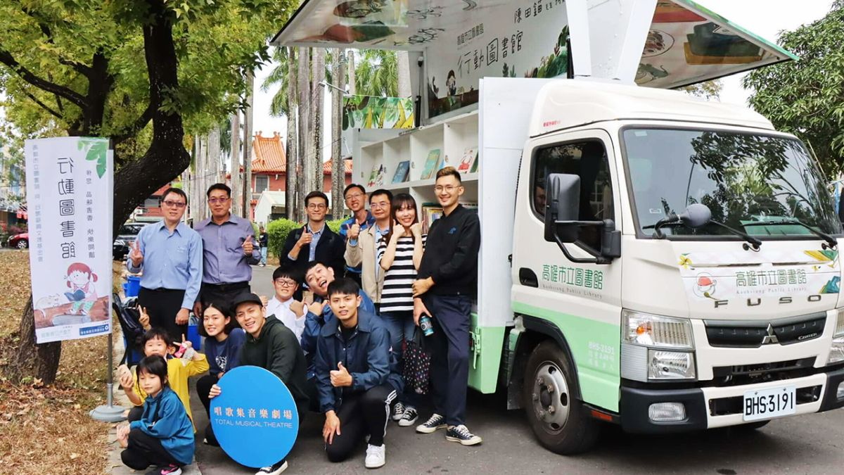 ▲ 高市圖一年多前便與唱歌集音樂劇場開始籌備，透過藝術下鄉的巡迴演出，讓偏鄉學童在日常生活中也能欣賞表演。（圖／高市圖提供）
